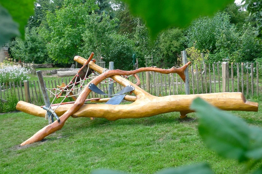 Kleines Kletterger&auml;t mit verschiedenen Kletterm&ouml;glichkeiten f&uuml;r Kleine Kinder