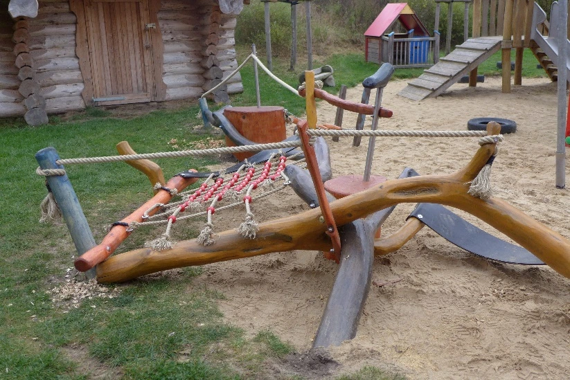 Kleinkindger&auml;t f&uuml;r U3 J&auml;hrige mit Kletternetz, Balacierm&ouml;glichkeiten und Wackelmatte f&uuml;r die motorische Entwicklung